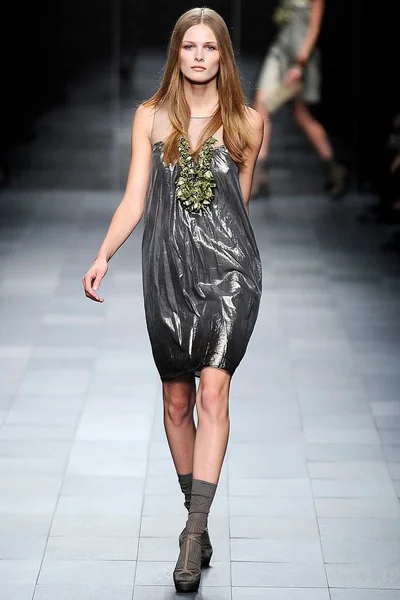 Look 48